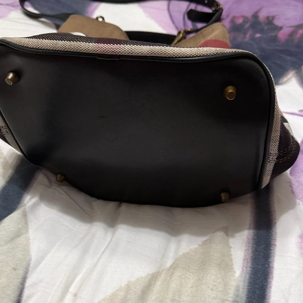 Burberry Tan and Black Shoulder Bag - Picture 2 of 2
